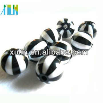 Schmuck Accessoires weiß und schwarz Farben runden Harz Streifen Perlen